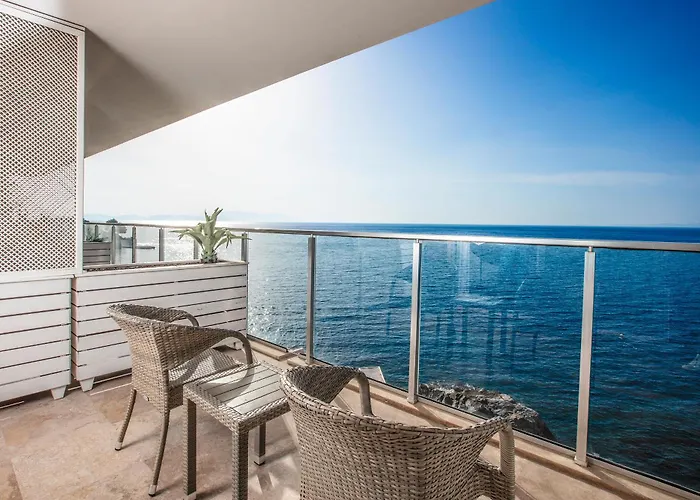 Charisma De Luxe Hotel